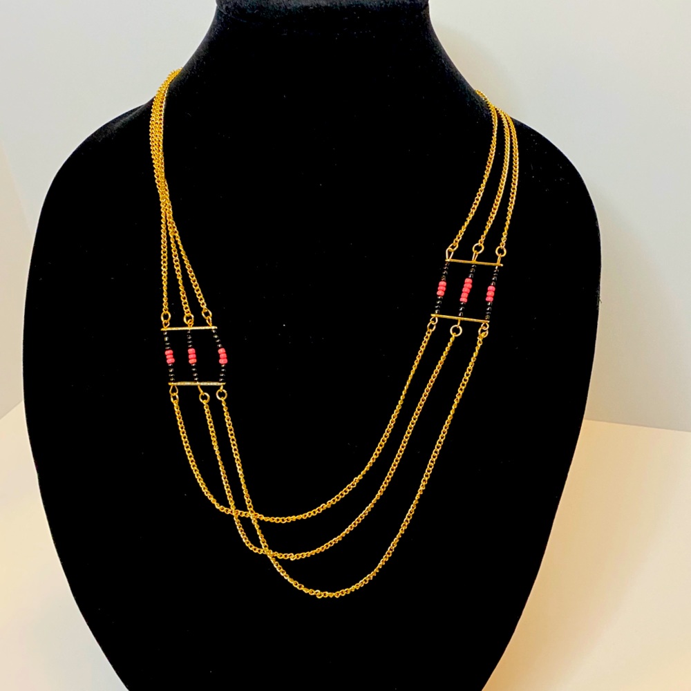 Long necklace with black and coral detail